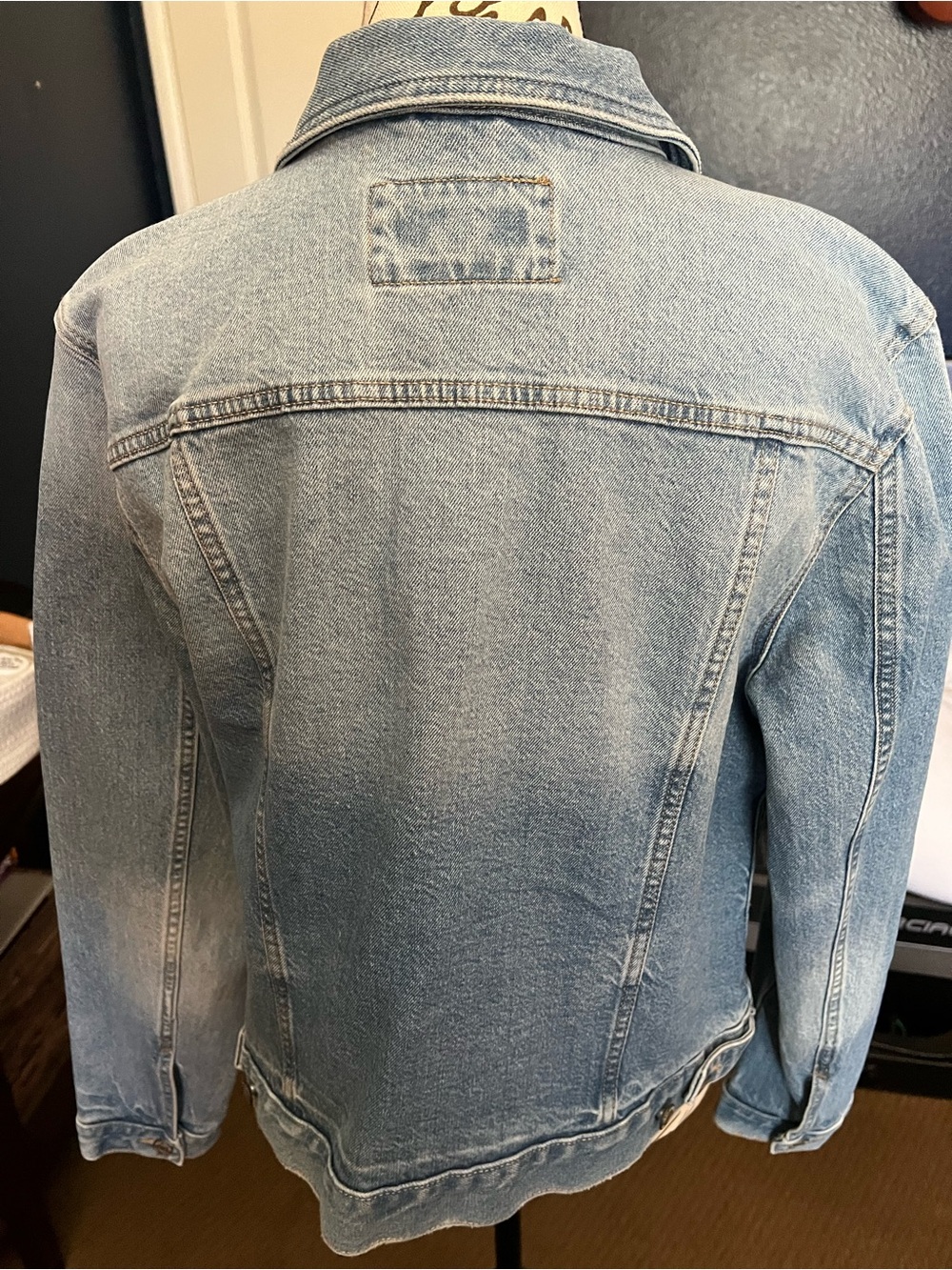 NWT LOFT Light Wash Denim Jean Jacket Trucker Sz L - Picture 3 of 5